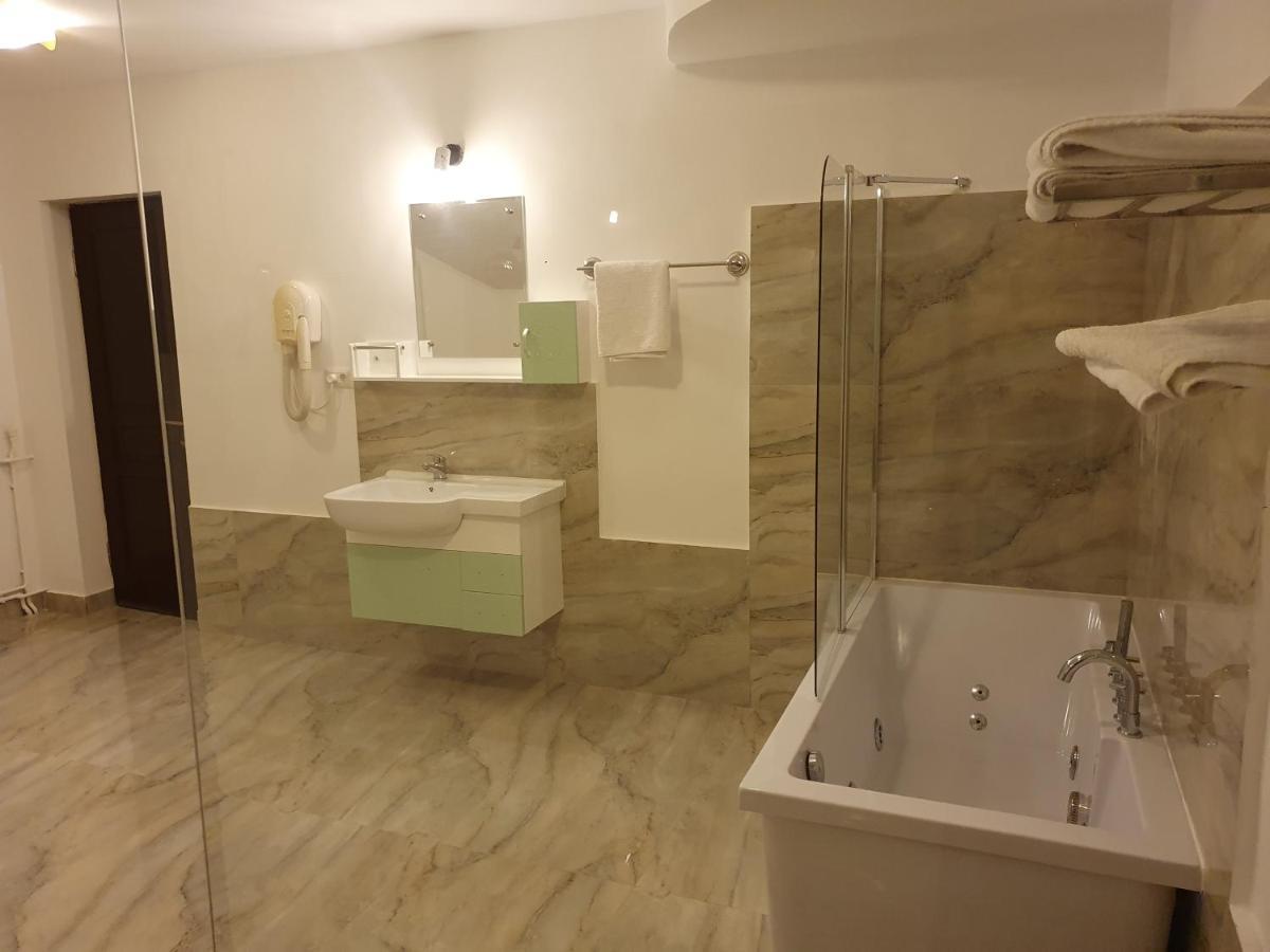 Motel Davios Targu Jiu Luaran gambar